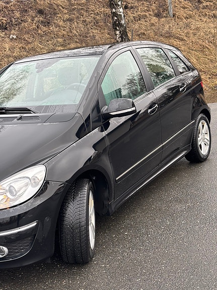 Mercedes-Benz B180 11 of 30