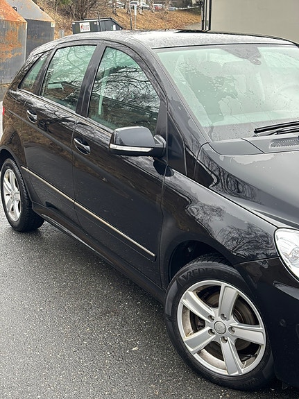 Mercedes-Benz B180 10 of 30