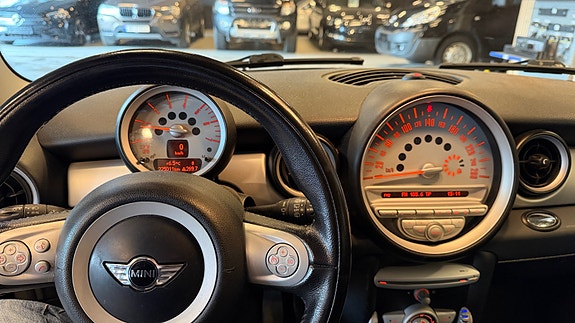 MINI Clubman Cooper D 2 of 11