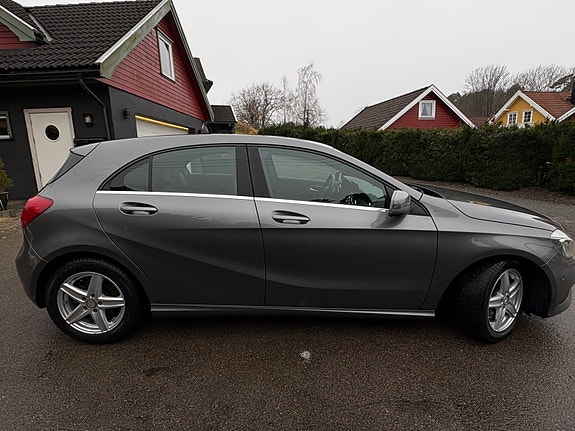 Mercedes-Benz A180 2 of 5