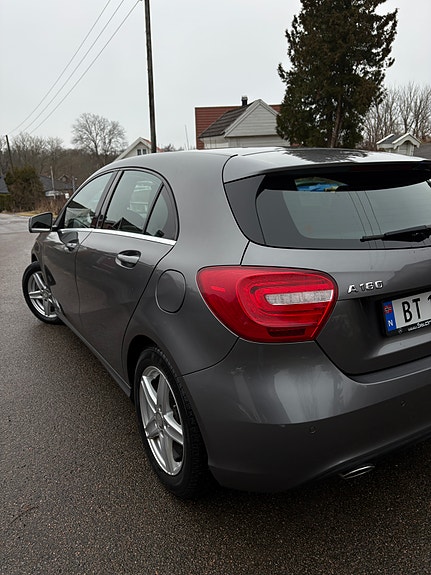 Mercedes-Benz A180 3 of 5