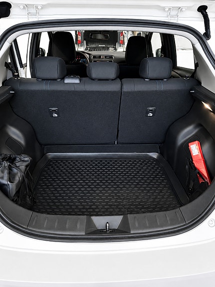 Nissan Leaf 4 of 7