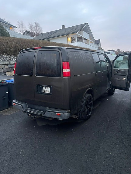 Chevrolet Express 6 of 15