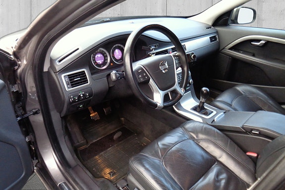 Volvo V70 11 of 29