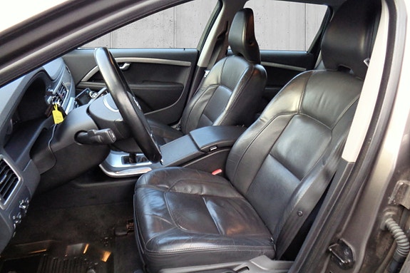 Volvo V70 12 of 29