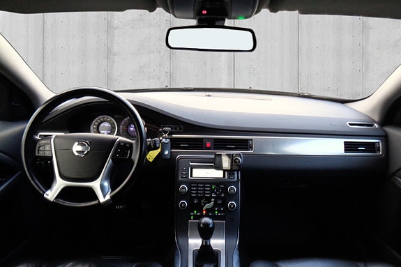 Volvo V70 17 of 29