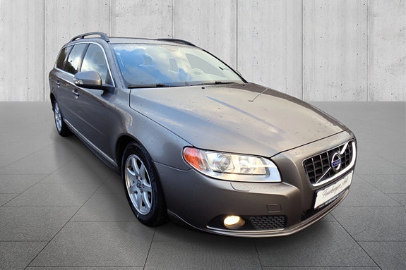 Volvo V70 8 of 29