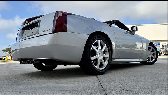 Cadillac XLR 8 of 30