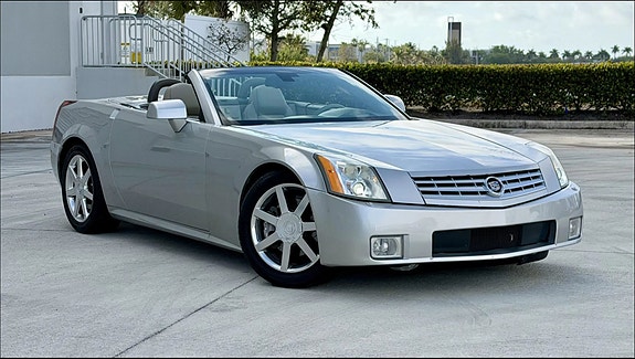 Cadillac XLR 2 of 5