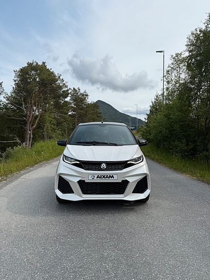 Aixam AMBITION CITY GTO - E5P - Hvit Perlemor - ABS + EBD - 7" TOUCH SCREEN APPLE CAR PLAY ANDROID AUTO- Carbon Dekor innvendig - Tilbudspris inkludert vinterhjul piggfrie på felg! 5 of 5
