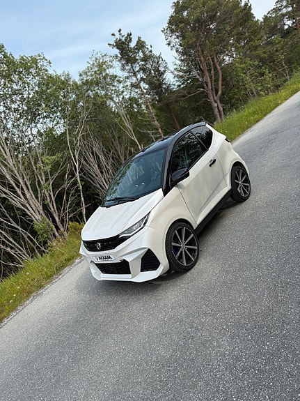 Aixam AMBITION CITY GTO - E5P - Hvit Perlemor - ABS + EBD - 7" TOUCH SCREEN APPLE CAR PLAY ANDROID AUTO- Carbon Dekor innvendig - Tilbudspris inkludert vinterhjul piggfrie på felg! 3 of 5