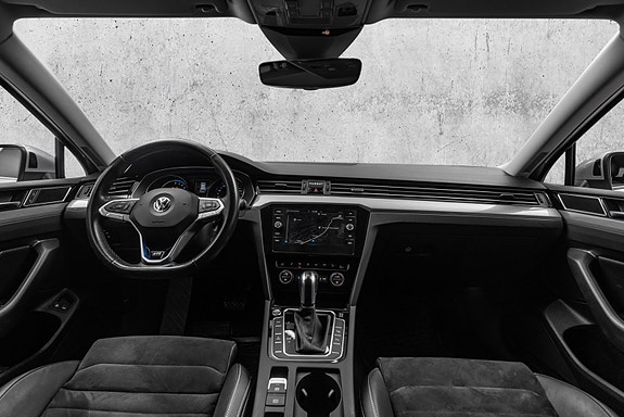 Volkswagen Passat 12 of 28