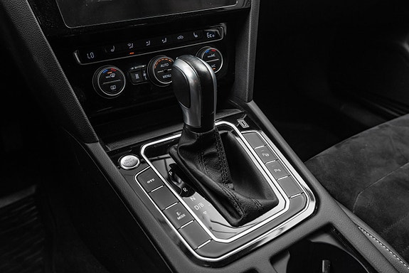 Volkswagen Passat 18 of 28