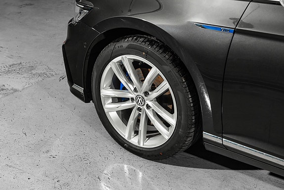 Volkswagen Passat 9 of 28