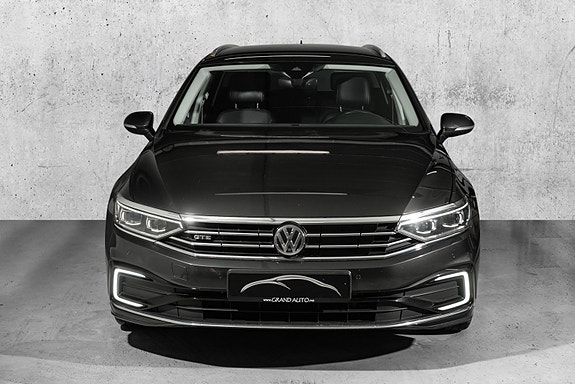 Volkswagen Passat 3 of 28