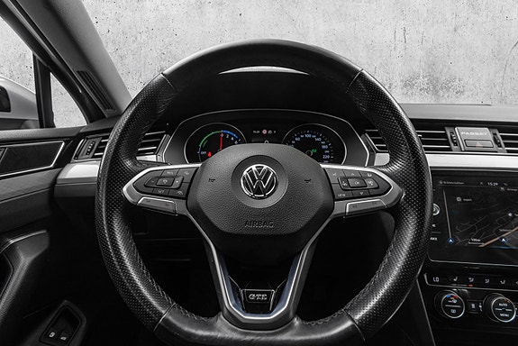 Volkswagen Passat 20 of 28