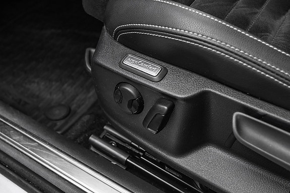 Volkswagen Passat 19 of 28