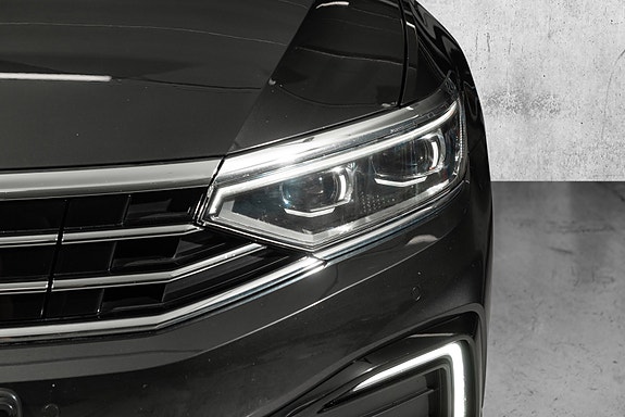 Volkswagen Passat 7 of 28