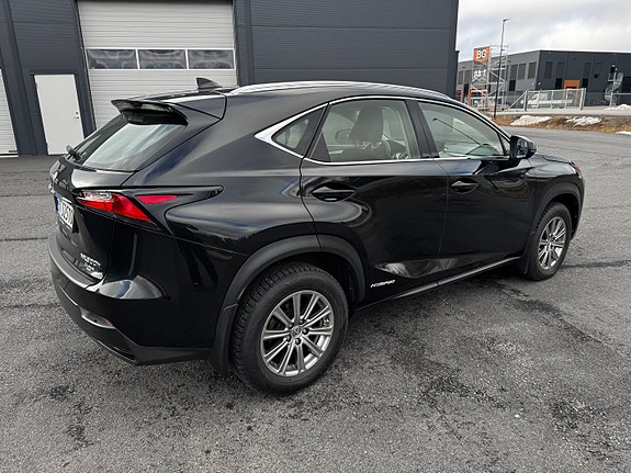Lexus NX300h 15 of 21