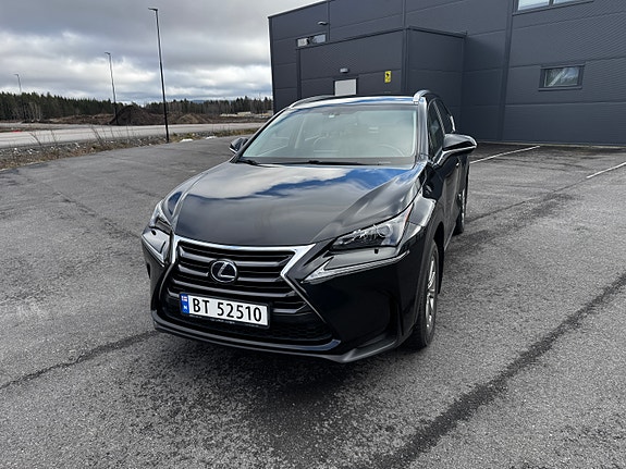 Lexus NX300h 5 of 5
