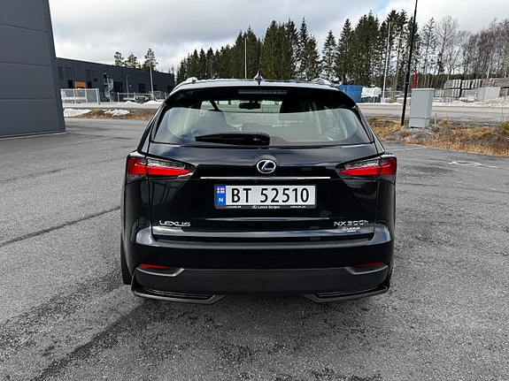 Lexus NX300h 12 of 21