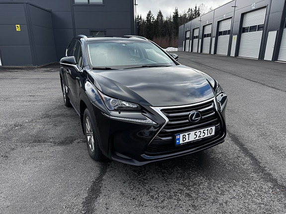 Lexus NX300h 3 of 5