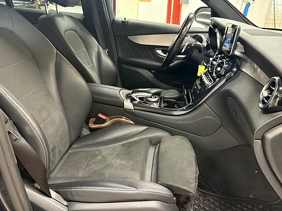Mercedes-Benz GLC350 e 18 of 28