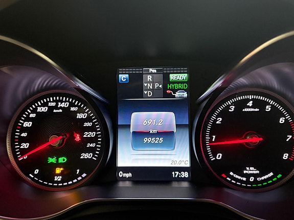 Mercedes-Benz GLC350 e 26 of 28