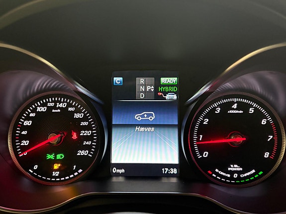 Mercedes-Benz GLC350 e 27 of 28