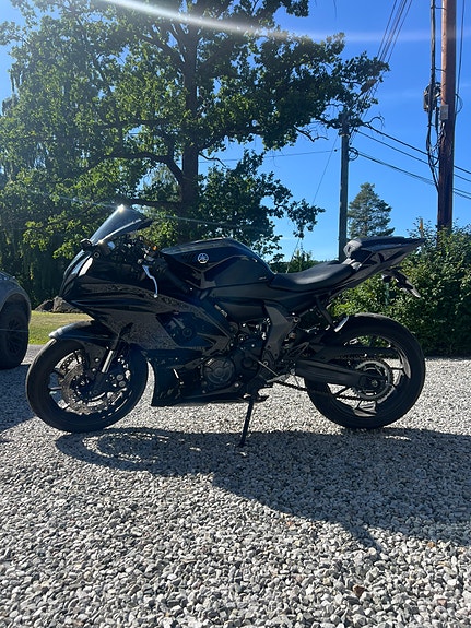 Yamaha R7 2 of 7