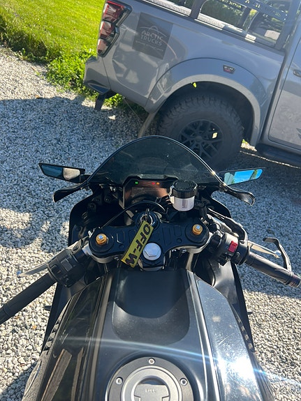 Yamaha R7 5 of 7