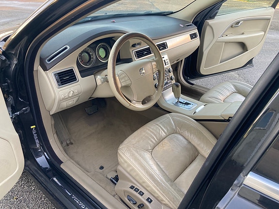 Volvo V70 12 of 14