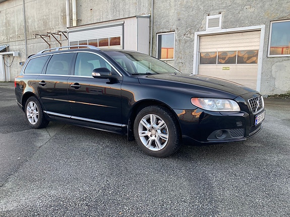 Volvo V70 2 of 14