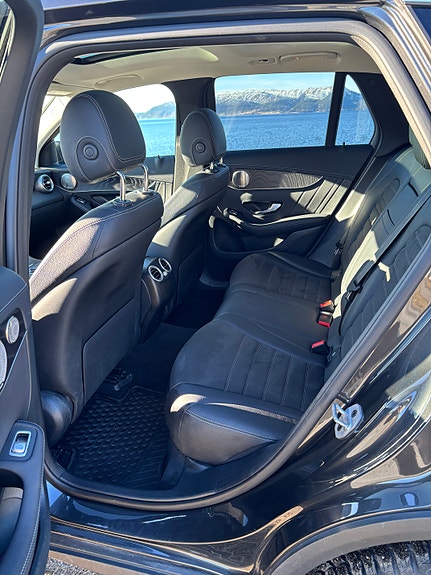 Mercedes-Benz GLC300 de 5 of 11