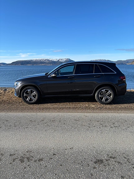 Mercedes-Benz GLC300 de 2 of 11
