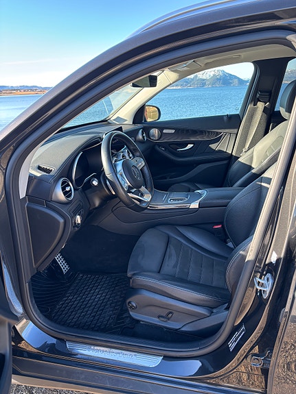Mercedes-Benz GLC300 de 4 of 11