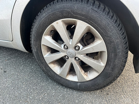 Kia Rio 8 of 30