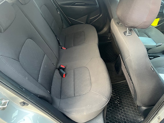 Kia Rio 15 of 30