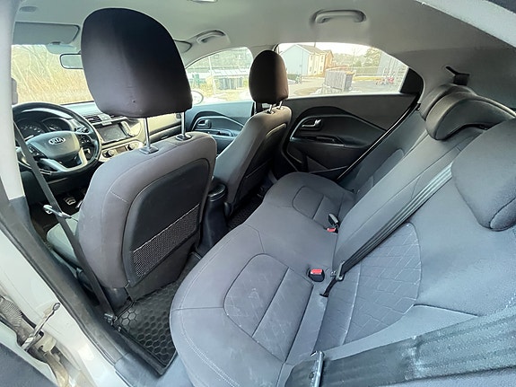 Kia Rio 24 of 30