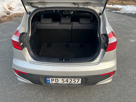 Kia Rio 7 of 30