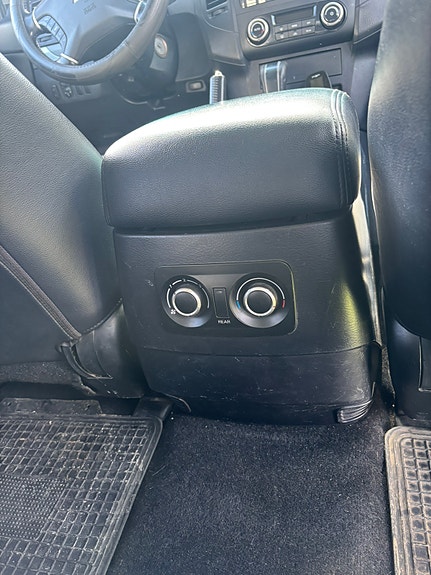 Mitsubishi Pajero 9 of 12