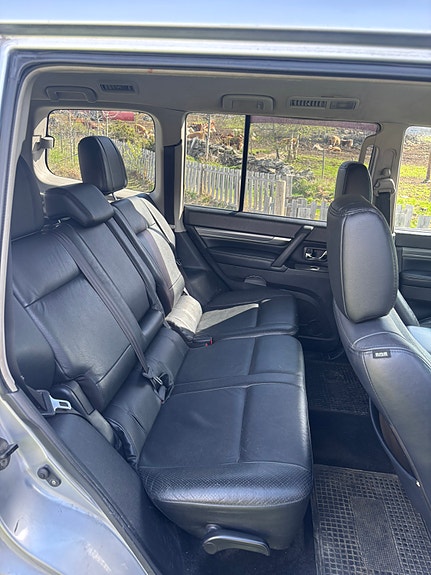 Mitsubishi Pajero 10 of 12