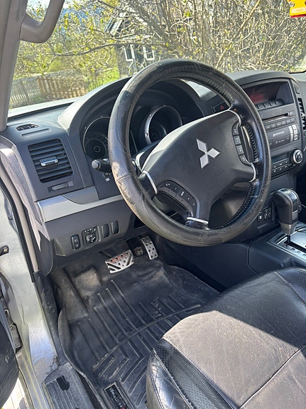 Mitsubishi Pajero 5 of 12