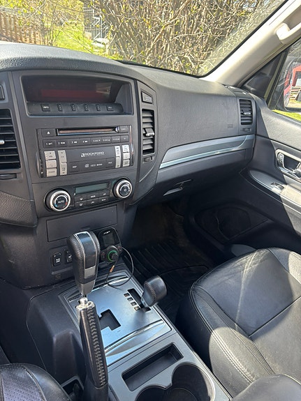Mitsubishi Pajero 7 of 12