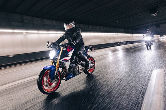 BMW F 900 R - Kampanje! Få med quickshifter og varmeholker til 9 000 kr! 2 of 5