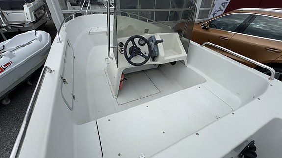 Yamarin 5400 BR - Yamaha F100 - 2001 7 of 11