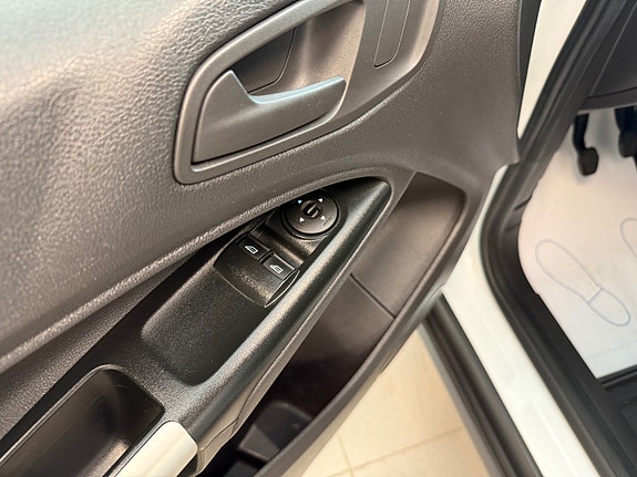 Ford Transit Connect 6 of 20