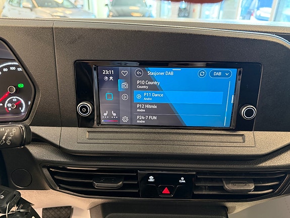 Volkswagen Caddy Maxi 16 of 30