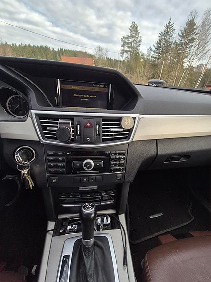 Mercedes-Benz E250 3 of 10