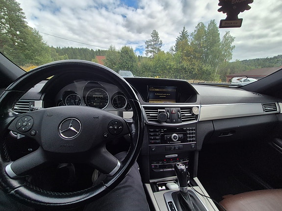Mercedes-Benz E250 10 of 10